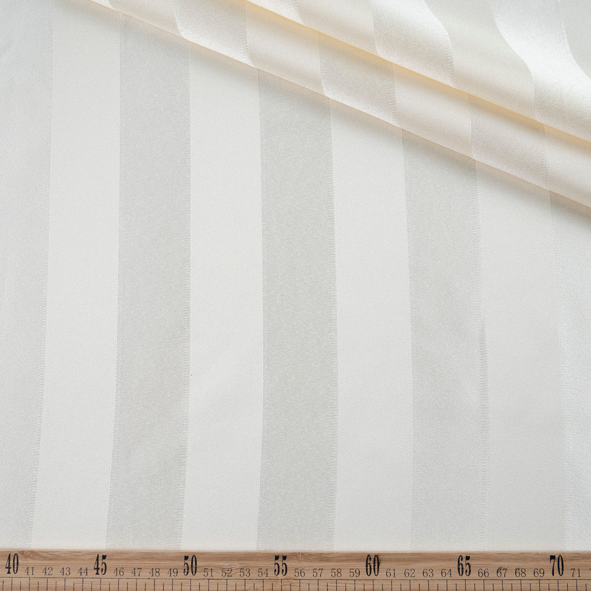 BROCATO BLANCO PAPIRO CON RAYAS