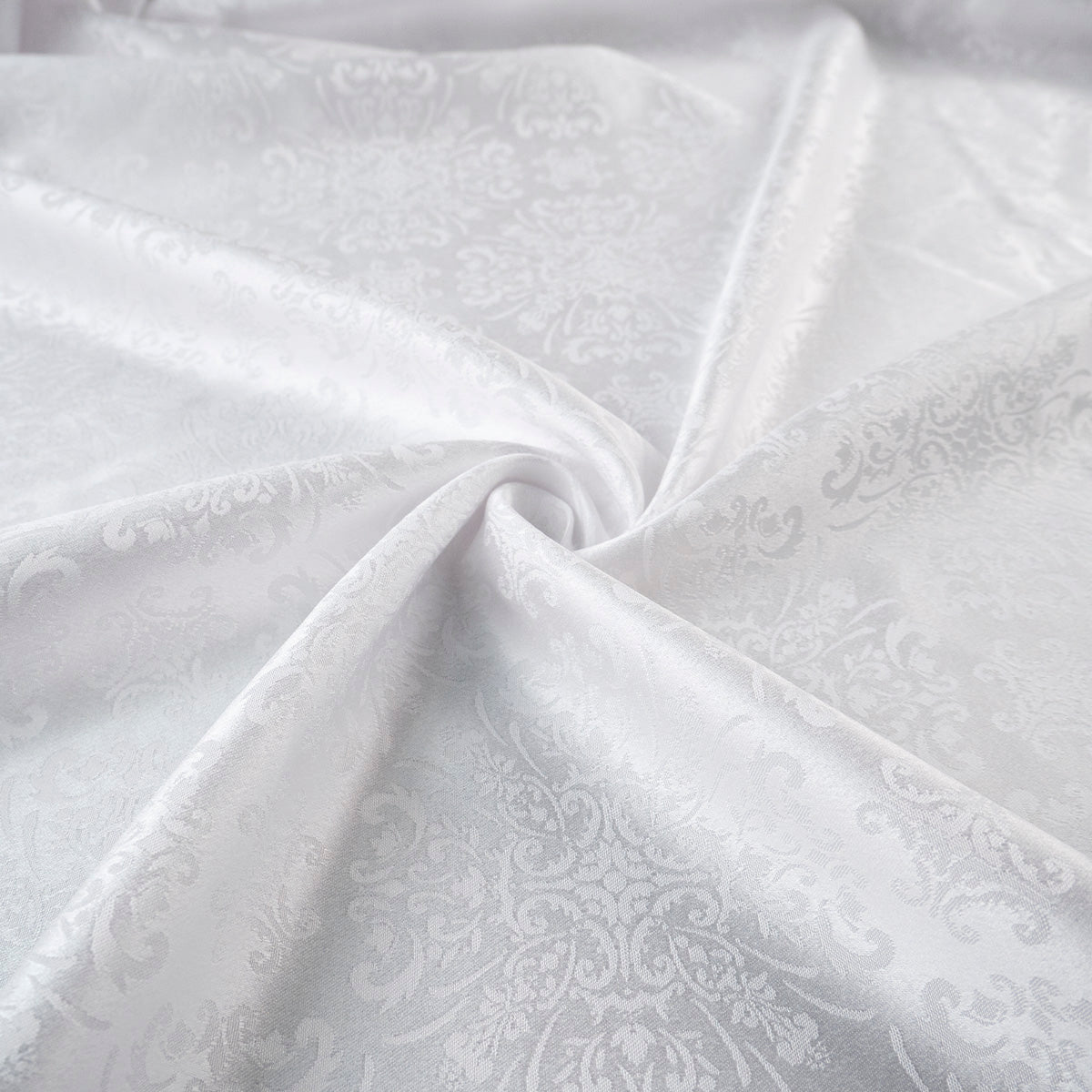BROCATO BLANCO BRILLANTE CON ARABESCOS