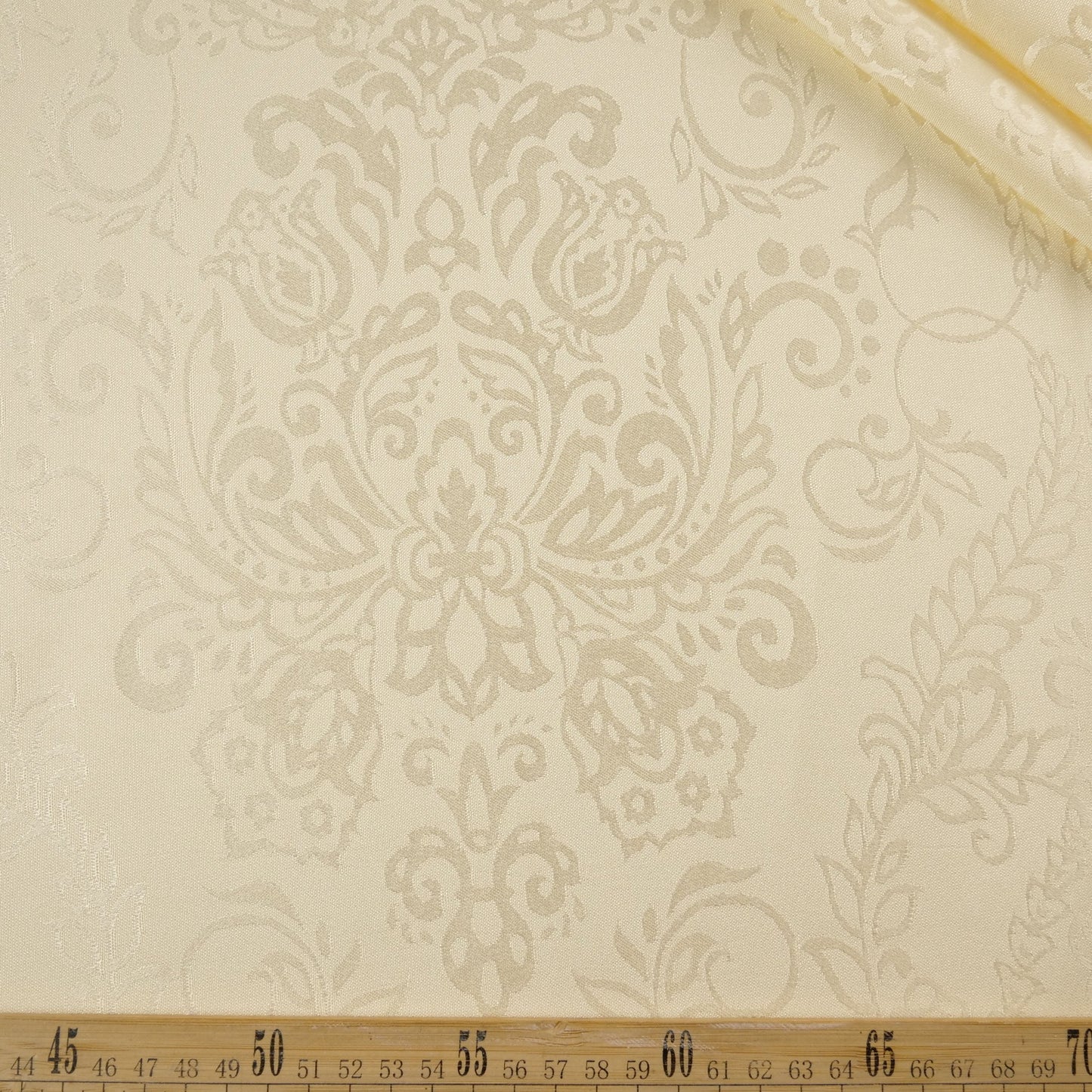 BROCATO BLANCO PAPIRO CON DISEÑO DE ARABESCOS