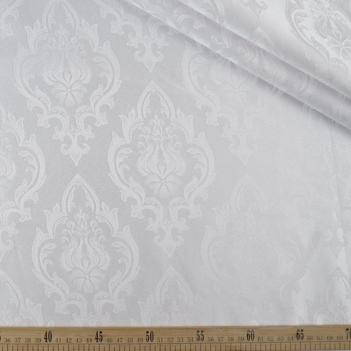 BROCATO BLANCO BRILLANTE CON ARABESCOS