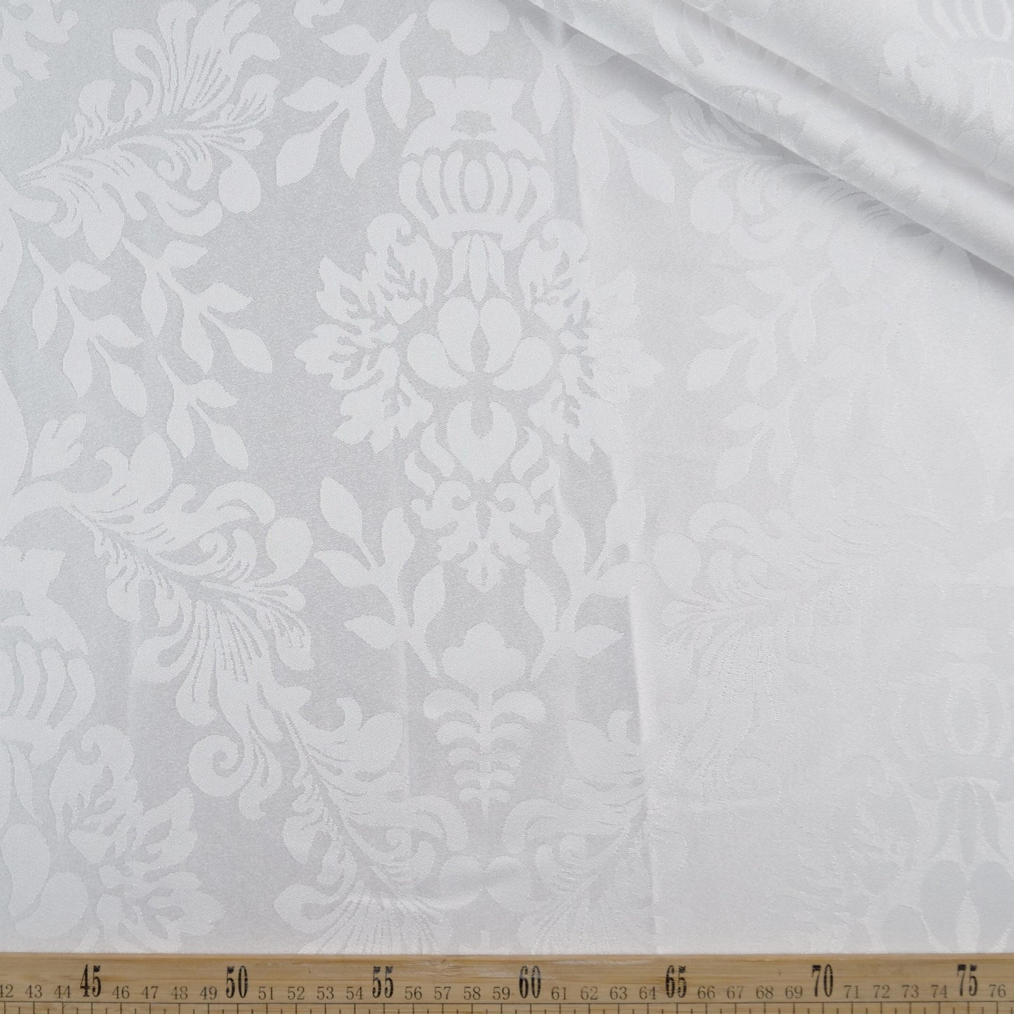 BROCATO BLANCO BRILLANTE CON HOJAS