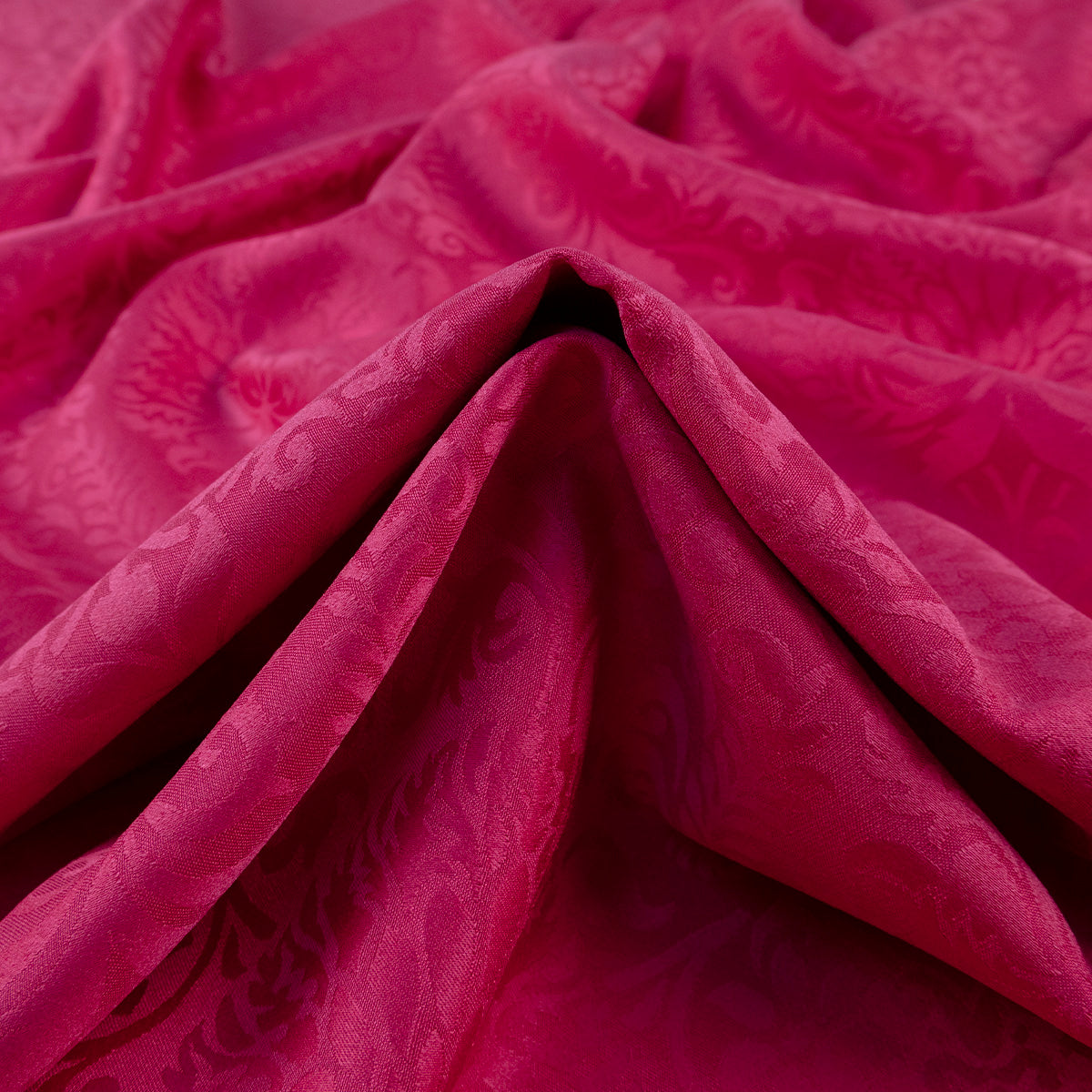 BROCATO FUCSIA FLAMBE CON ARABESCOS Y FLORES