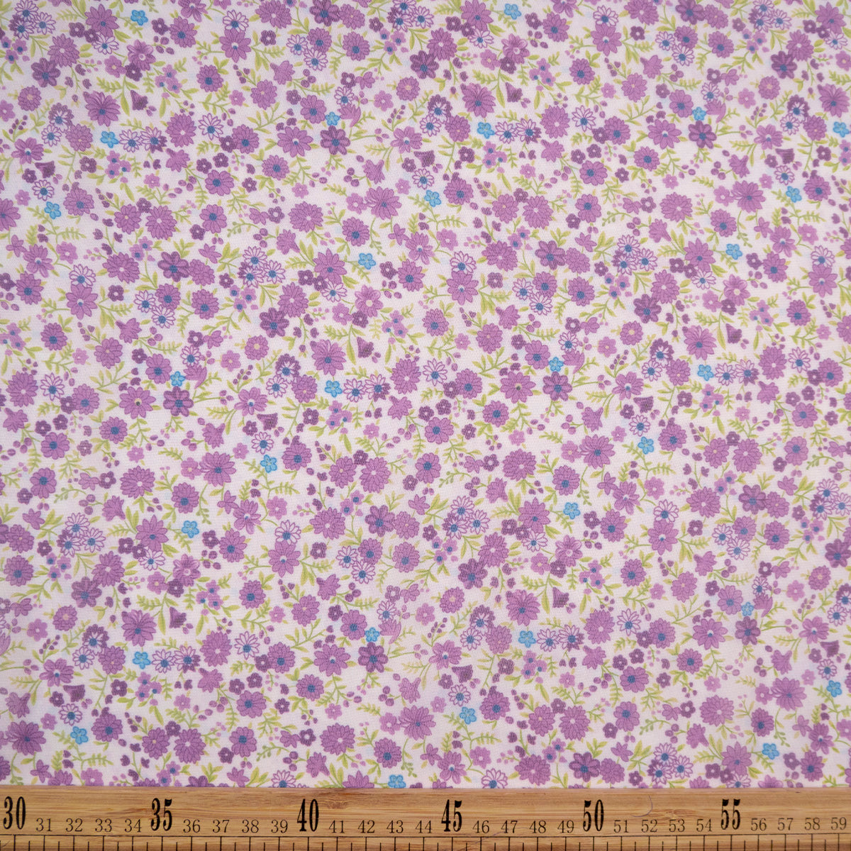 BOAL ESTAMPADO BLANCO BRILLANTE CON FLORES LILAS