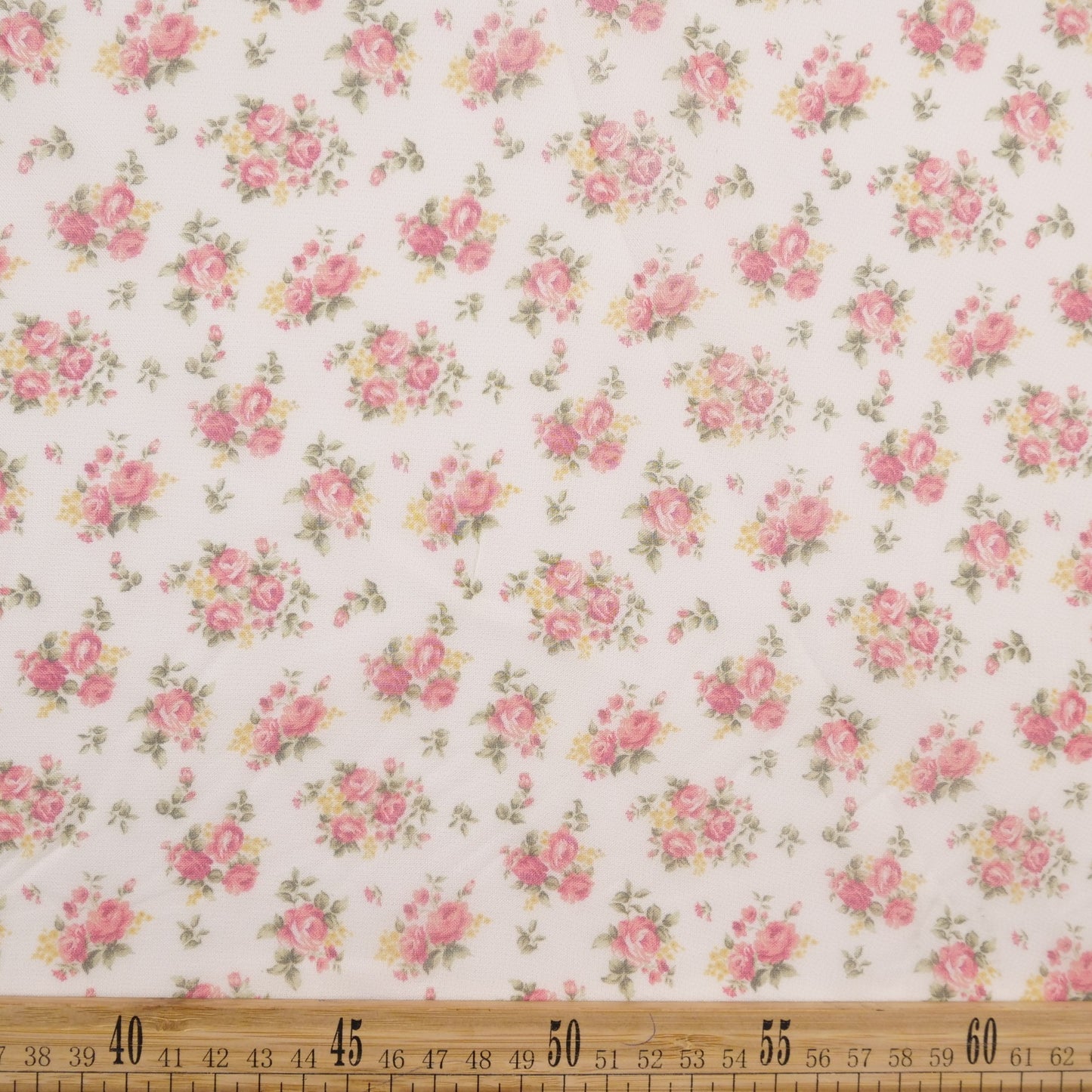 BOAL ESTAMPADO VAINILLA CREMA CON FLORES PEQUEÑAS