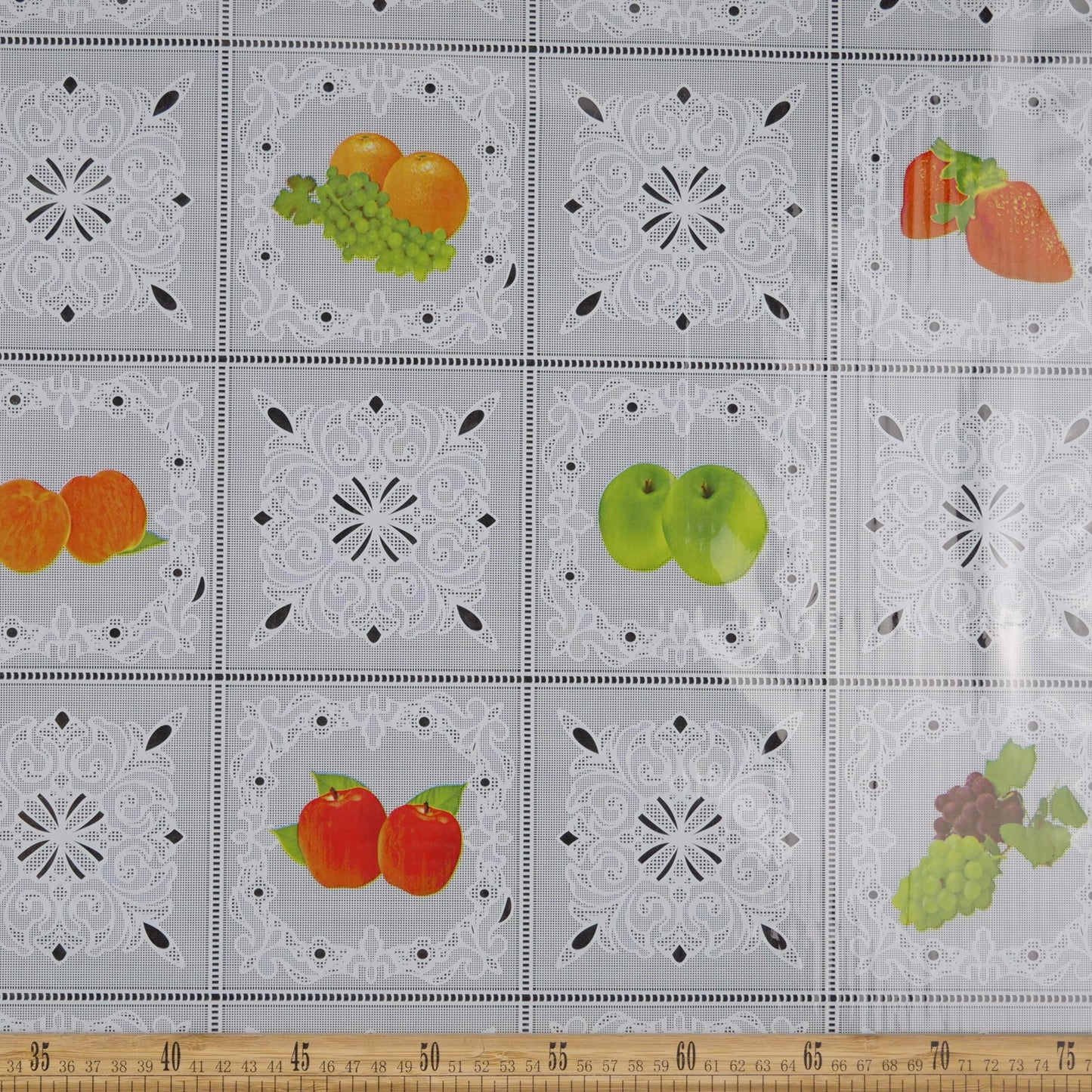 PVC ESTAMPADO BLANCO BRILLANTE CON FRUTAS