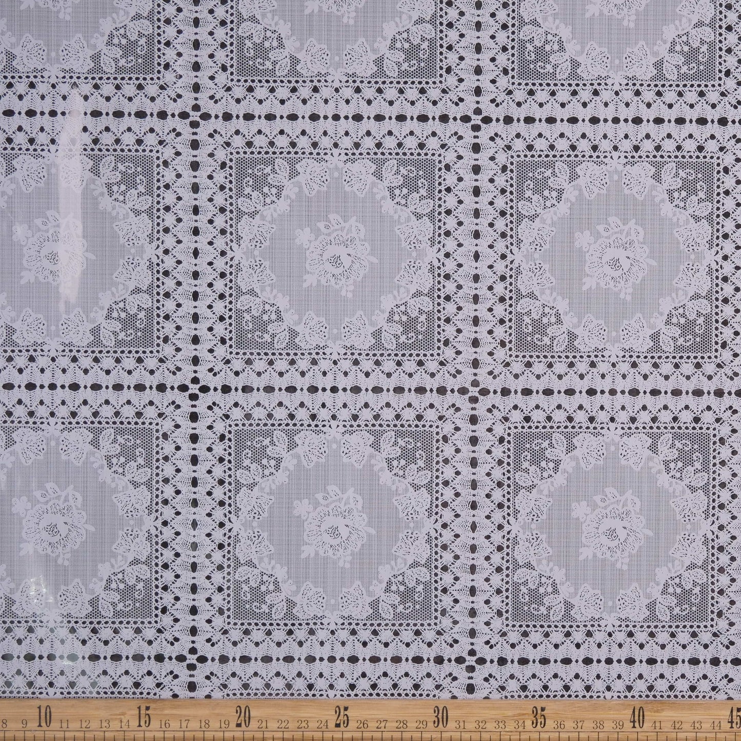 PVC ESTAMPADO BLANCO BRILLANTE CON FLORES