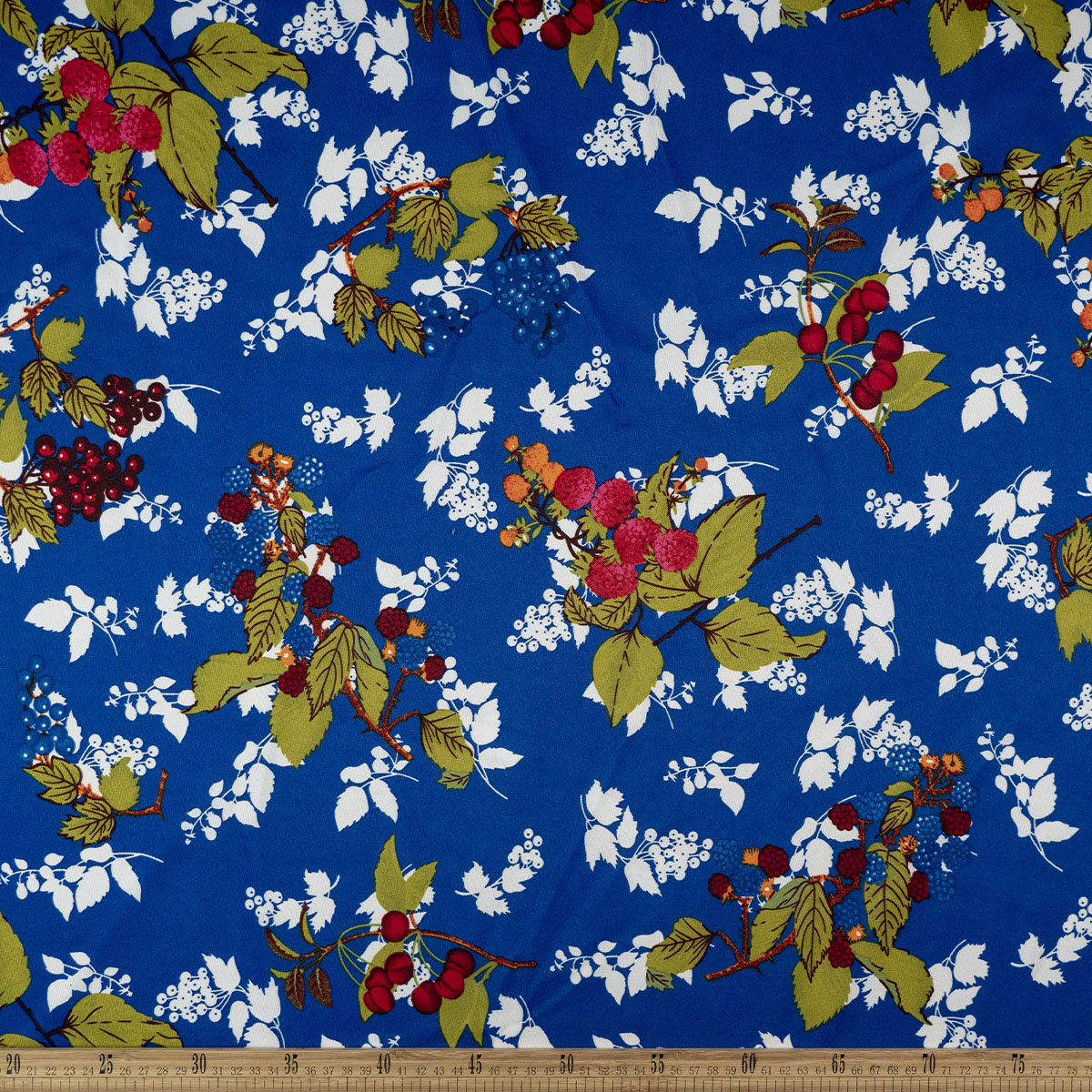 MANTELERIA ESTAMPADA AZUL SURF CON FRAMBUESAS