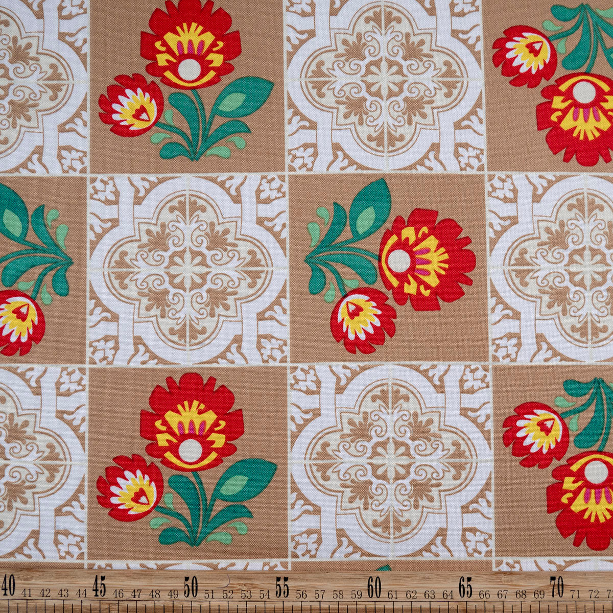 MANTELERIA ESTAMPADA BEIGE BRUSH AZULEJOS Y FLORES