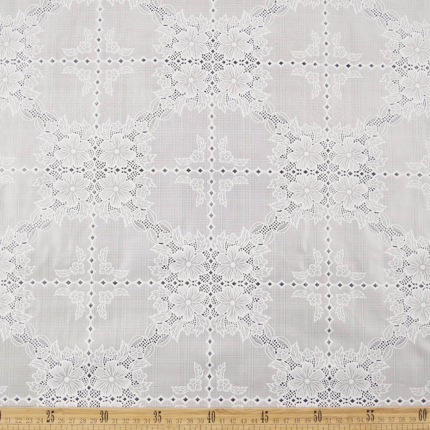 PVC JACQUARD BLANCO BRILLANTE AZULEJOS CON FLORES