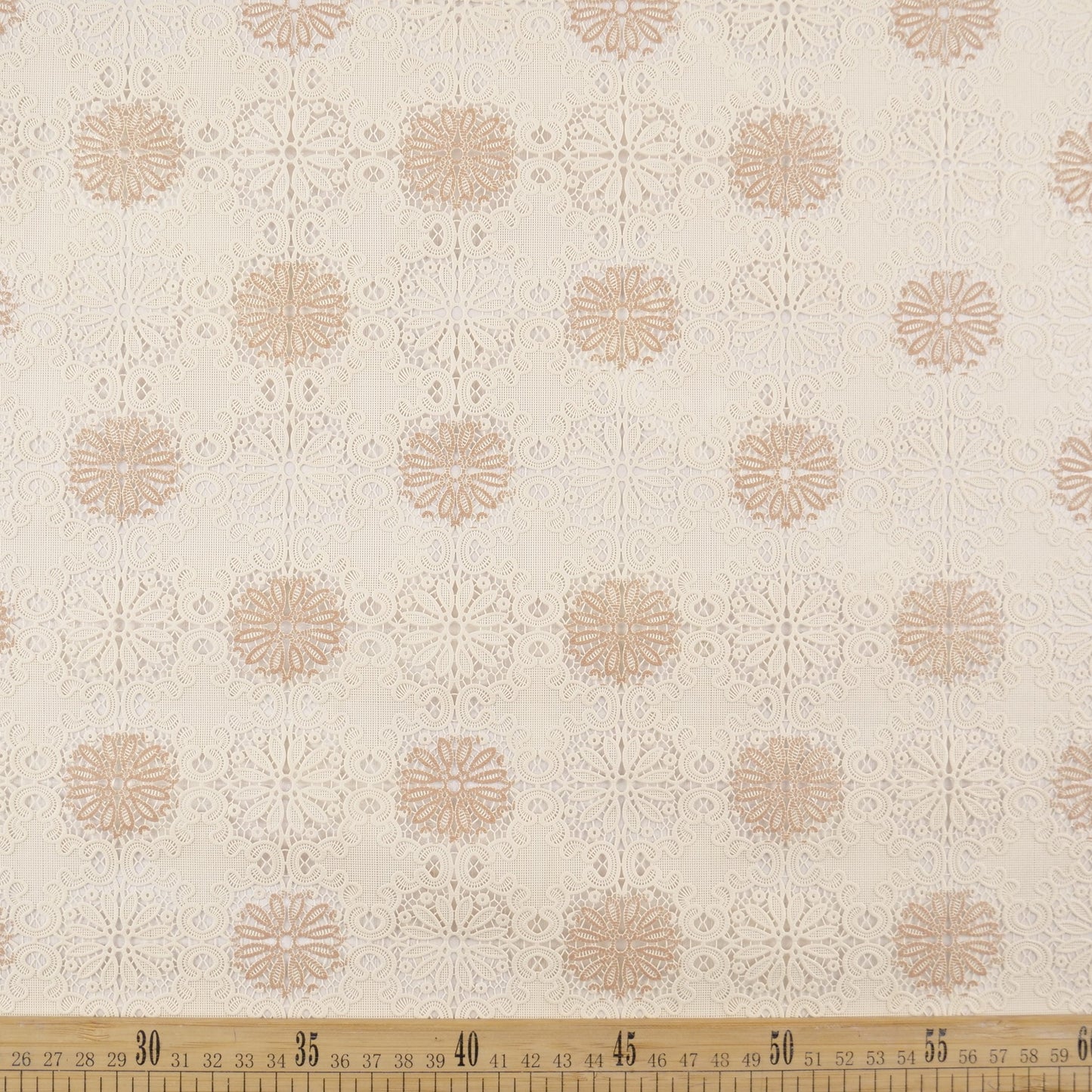 PVC JACQUARD NATURAL PERGAMINO CON FLORES