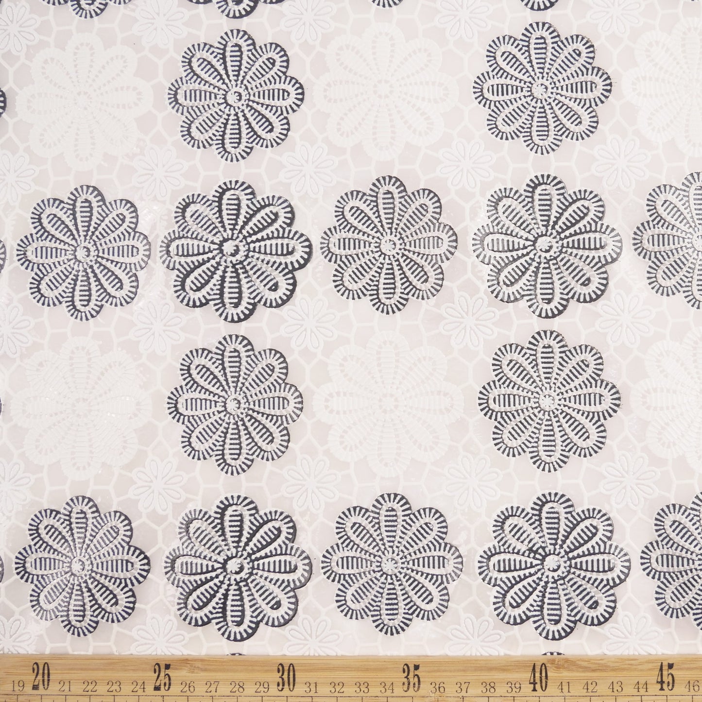 PVC JACQUARD BLANCO BRILLANTE CON FLORES