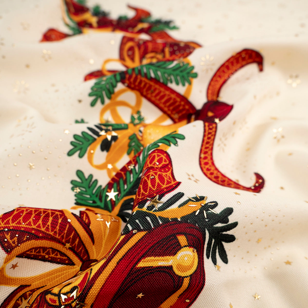 MANTELERIA NAVIDAD ESTRELLITAS VAINILLA CREMA GUARDAS DE POINSETTIA Y CAMPANAS