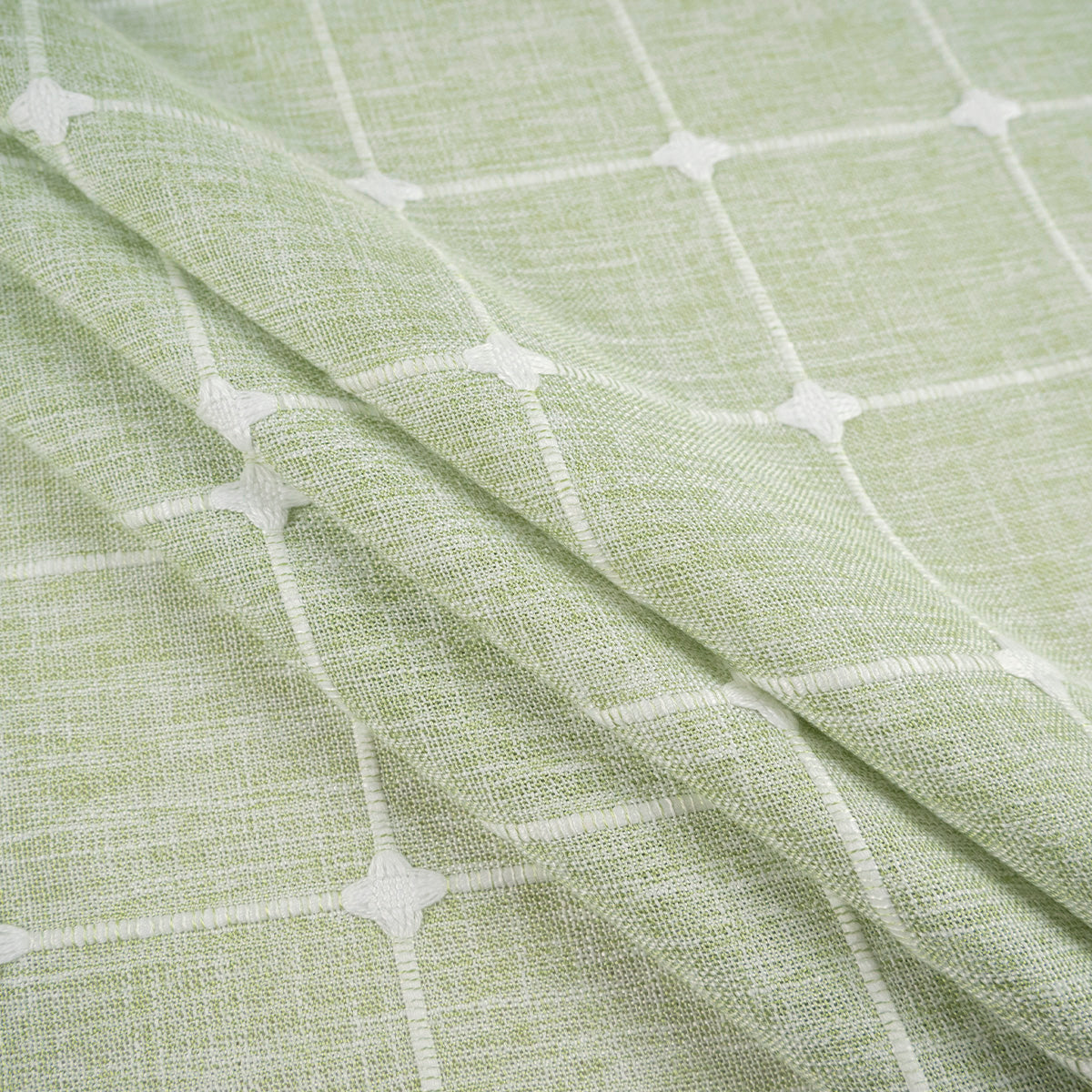 MANTELERIA LINO BORDADA VERDE LIMA JADE CUADROS