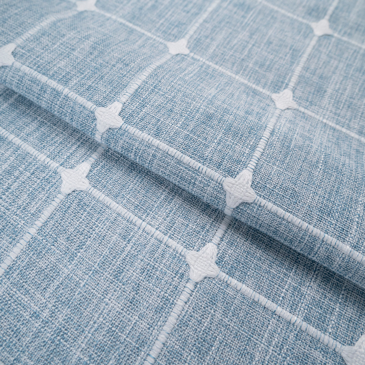 MANTELERIA LINO BORDADA AZUL CAMEO CUADROS