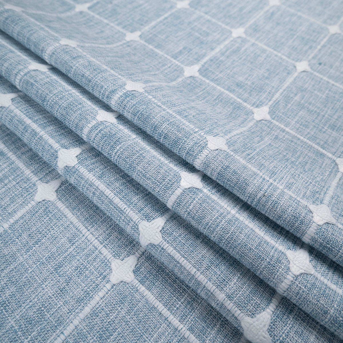 MANTELERIA LINO BORDADA AZUL CAMEO CUADROS