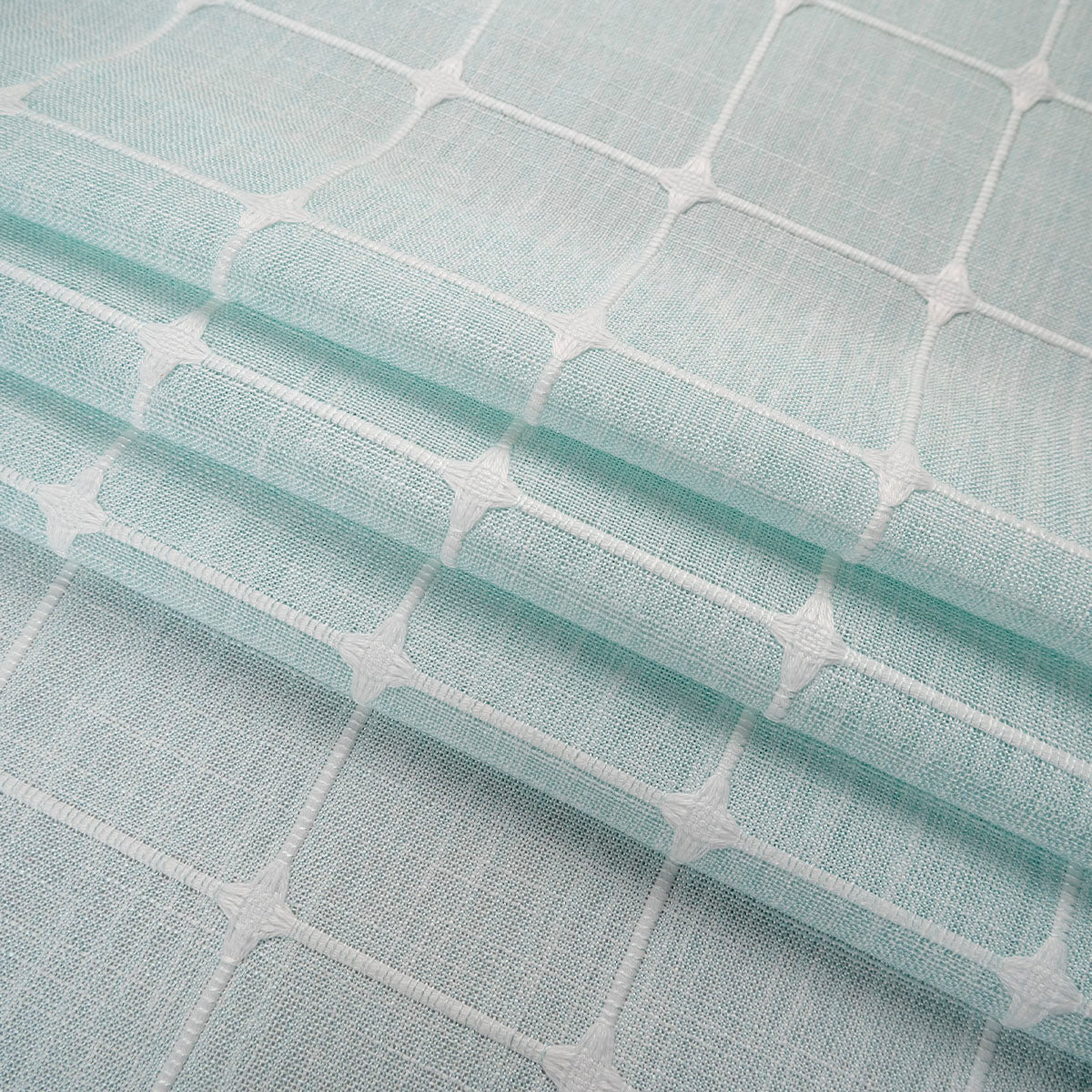 MANTELERIA LINO BORDADA VERDE AGUA YUCCA CUADROS