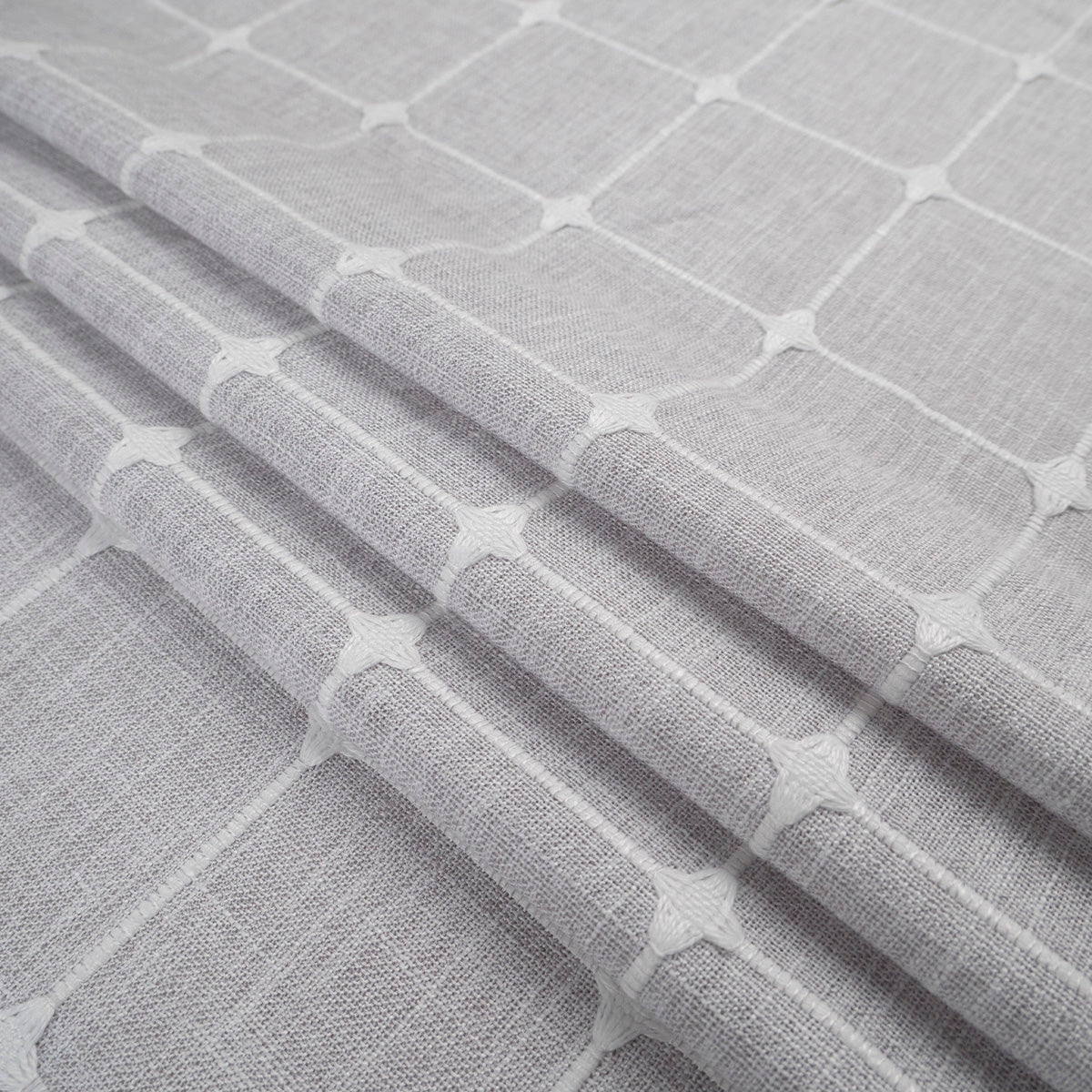 MANTELERIA LINO BORDADA GRIS ALLOY CUADROS