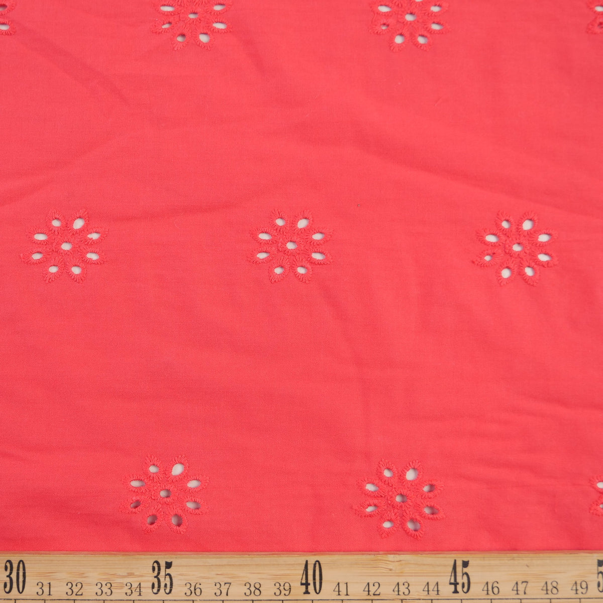 BRODERIE LOLA ROJO CARMESI CON FLORES MARGARITAS