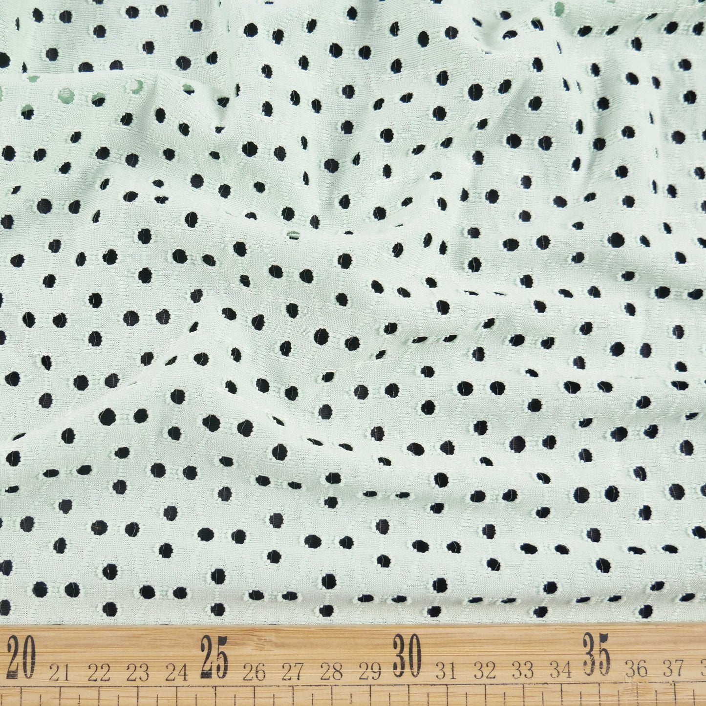 BRODERIE SPANDEX VERDE AGUA JADE PERFORADO EN MOTAS
