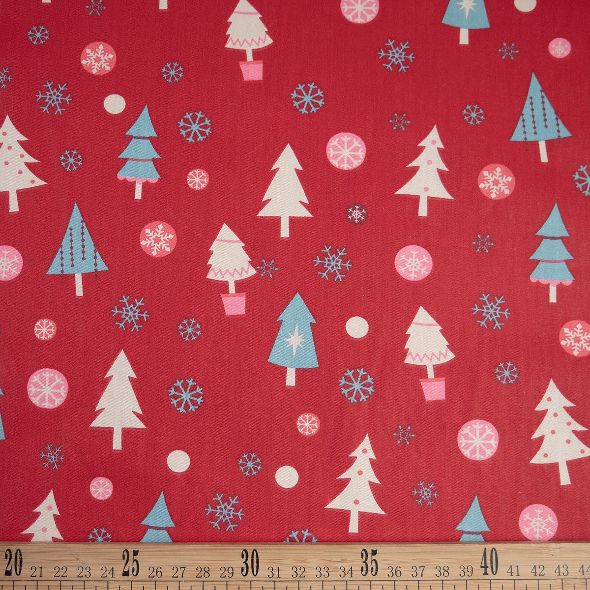 DRIL NAVIDAD ROJO CARMESI PINO Y COPOS DE NIEVE