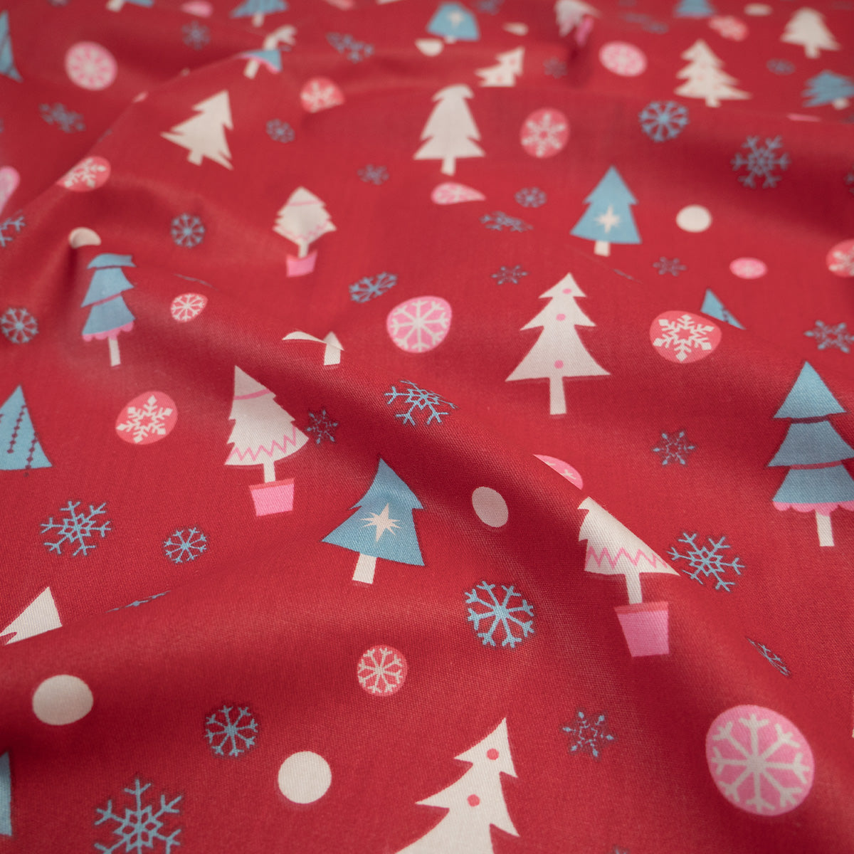 DRIL NAVIDAD ROJO CARMESI PINO Y COPOS DE NIEVE