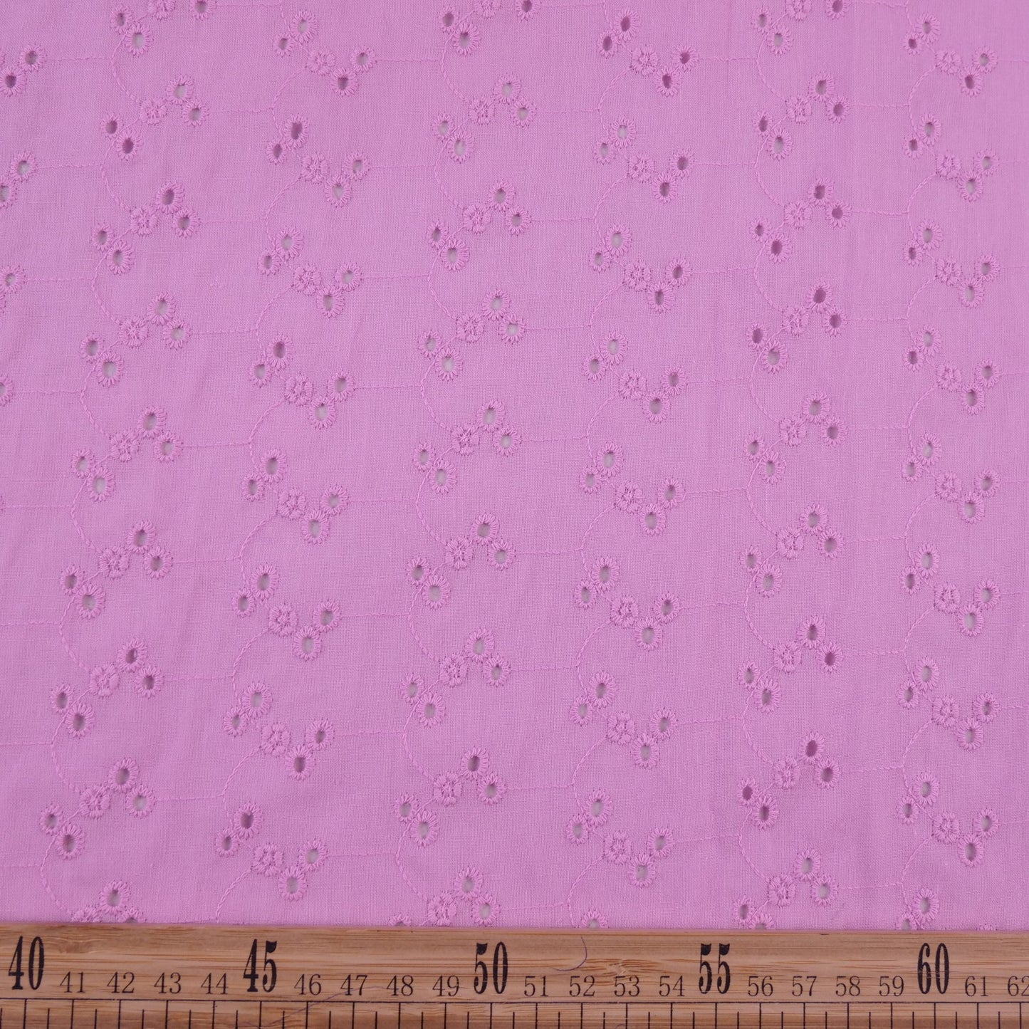 BRODERIE ESPANHOL PURPURA ARGYLE OJALES