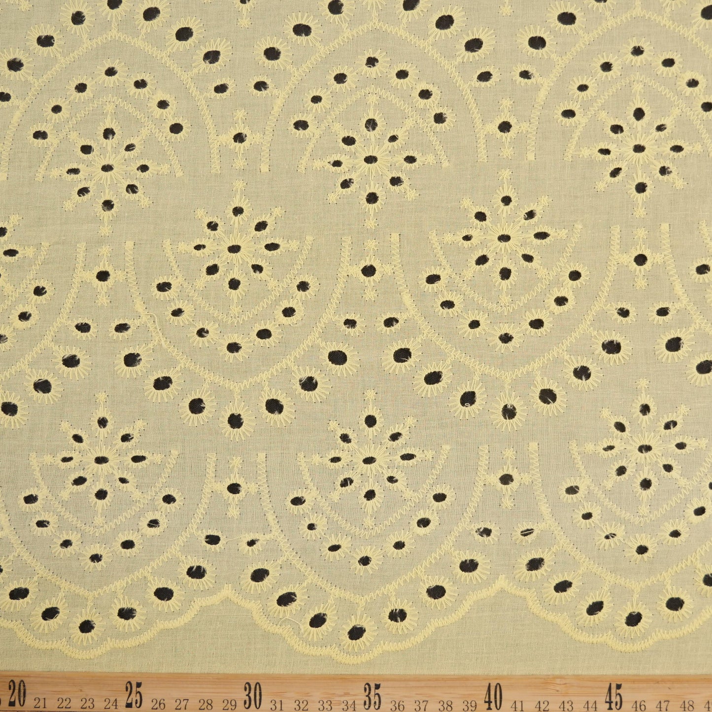 BRODERIE ESPANHOL AMARILLO MIMOSA GEOMETRICO