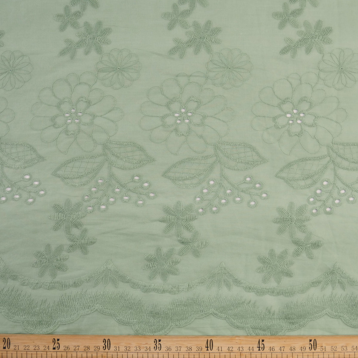 BRODERIE ESPANHOL VERDE SECO CON FLORES Y HOJAS