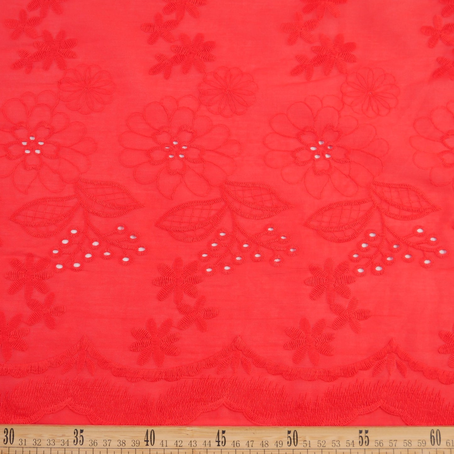 BRODERIE ESPANHOL ROJO MARTE CON FLORES Y HOJAS