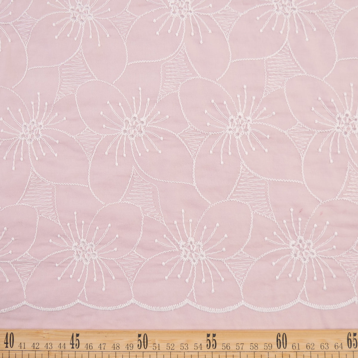 BRODERIE ESPANHOL LILA ANTIGUO CON FLORES