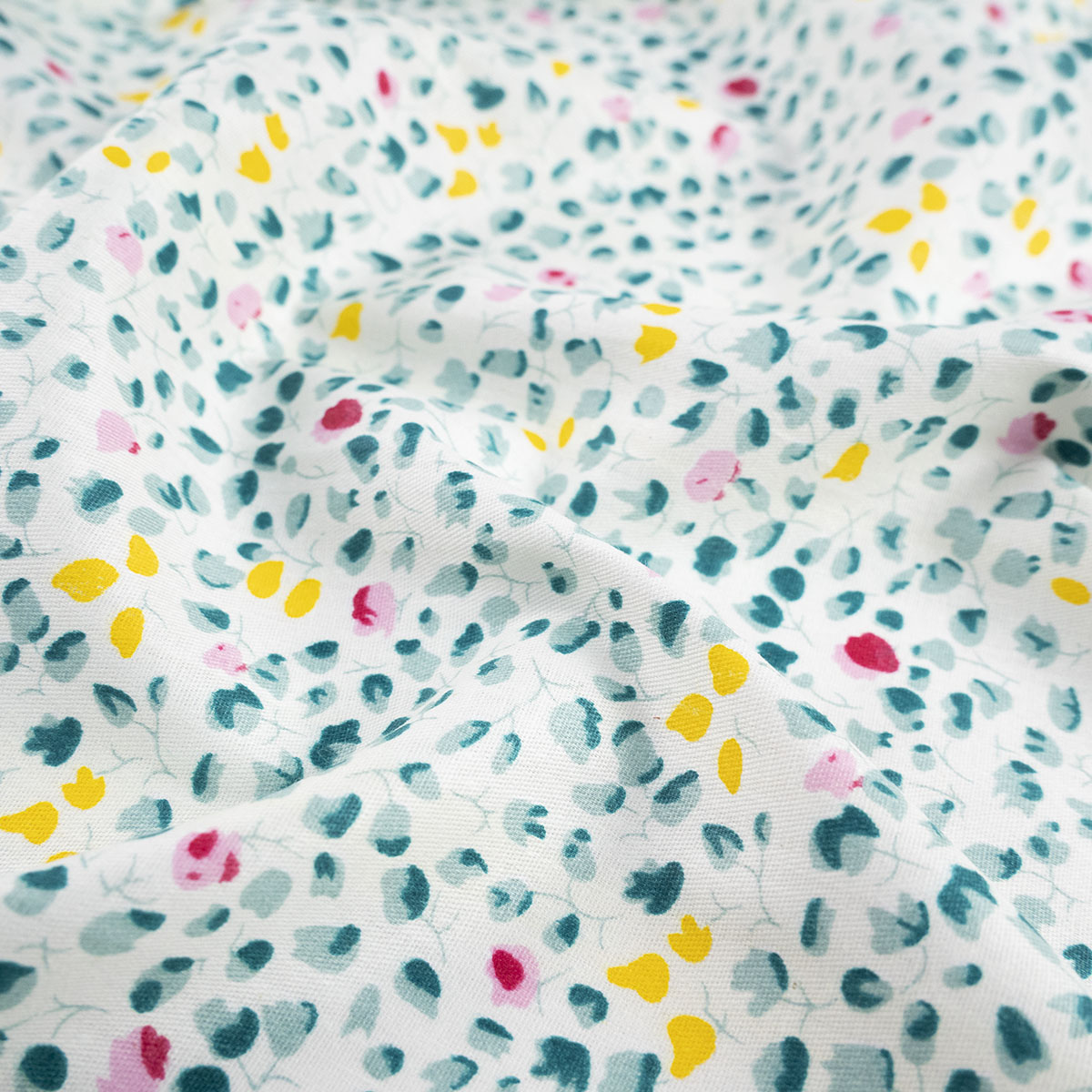 POPLIN DEEP ESTAMPADO BLANCO PAPIRO HOJAS