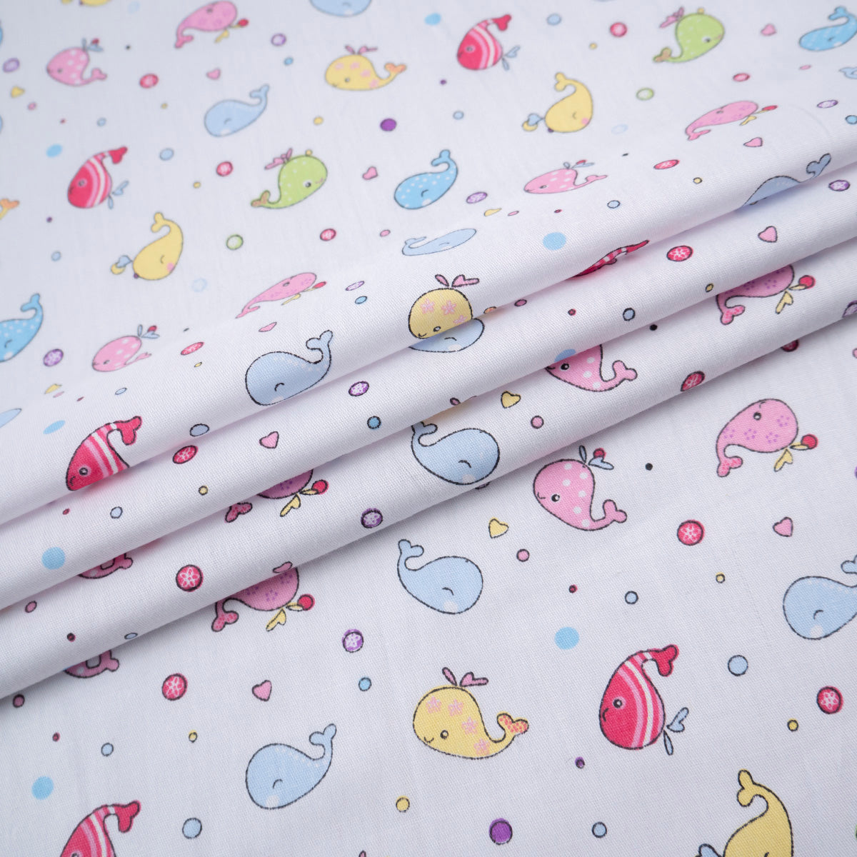 POPLIN DEEP ESTAMPADO BLANCO BRILLANTE CON BALLENAS COLORIDAS