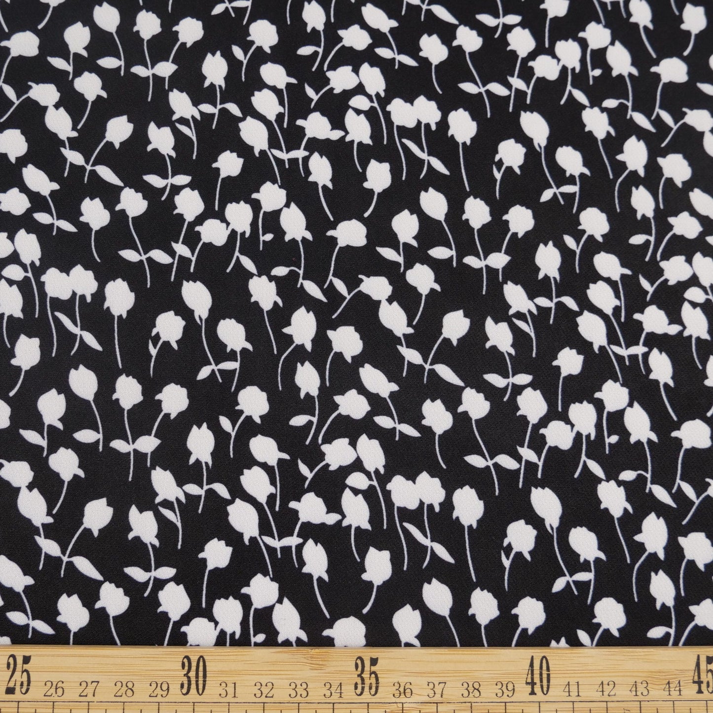 TWILL STRETCH ESTAMPADO NEGRO METEORITO FLORAL BLANCO