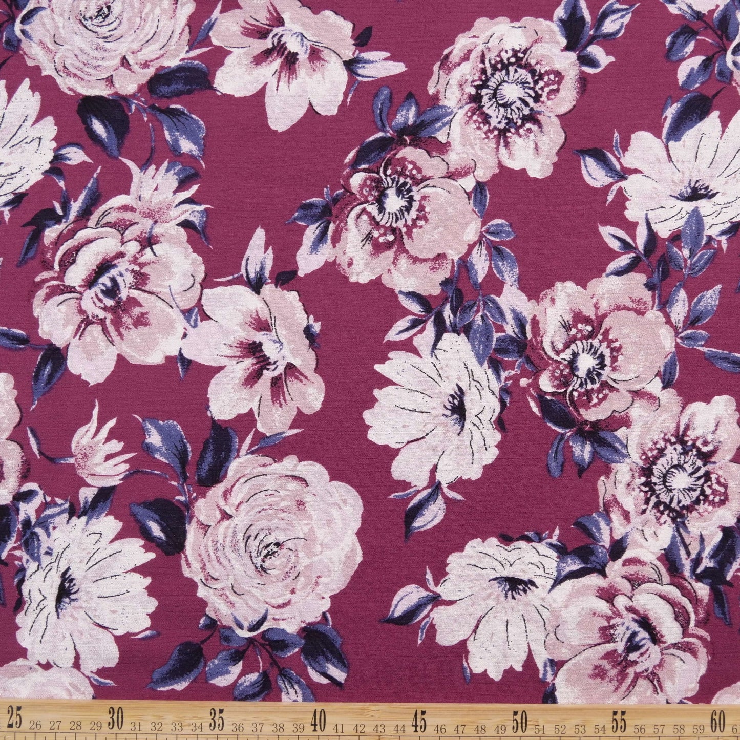 FIBRANA CREPE ESTAMPADA VIOLETA CARMIN FLORES GRANDES EN ROSA