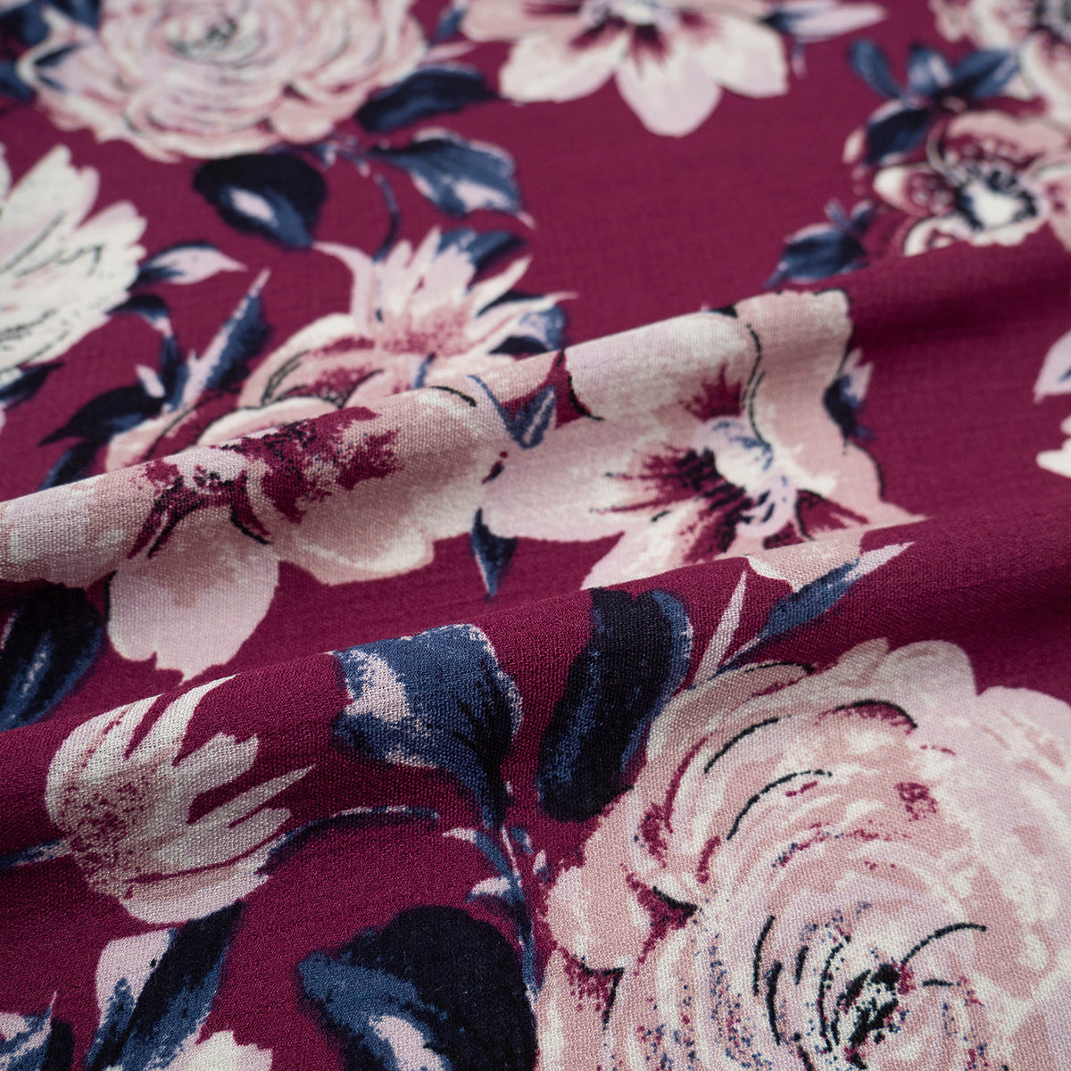 FIBRANA CREPE ESTAMPADA VIOLETA CARMIN FLORES GRANDES EN ROSA